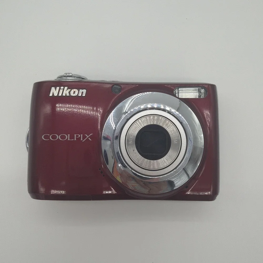 Nikon COOLPIX L22 12.0MP Compact Digital Camera (For Parts or Repair)